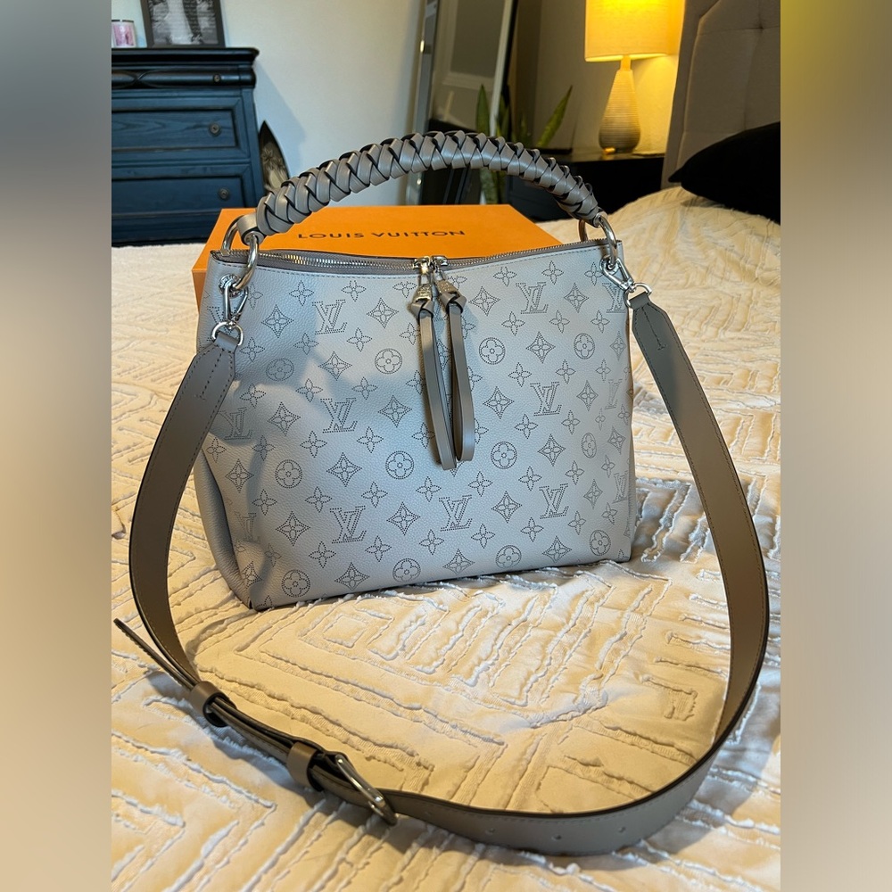 AUTHENTIC Louis Vuitton Beaubourg Hobo MM